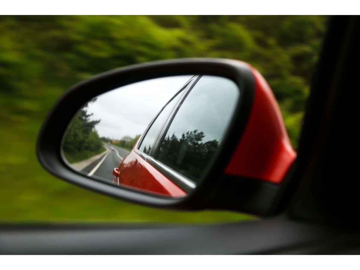 Comment régler correctement vos rétroviseurs pour une conduite sûre ?