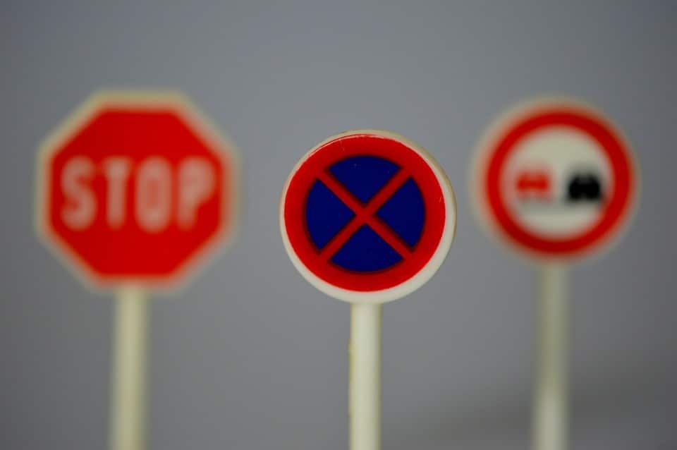 Les meilleures astuces pour maîtriser le code de la route en un rien de temps !