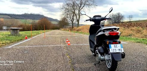 VApAq9-moto-auto-ecole-raf-conduite.jpg