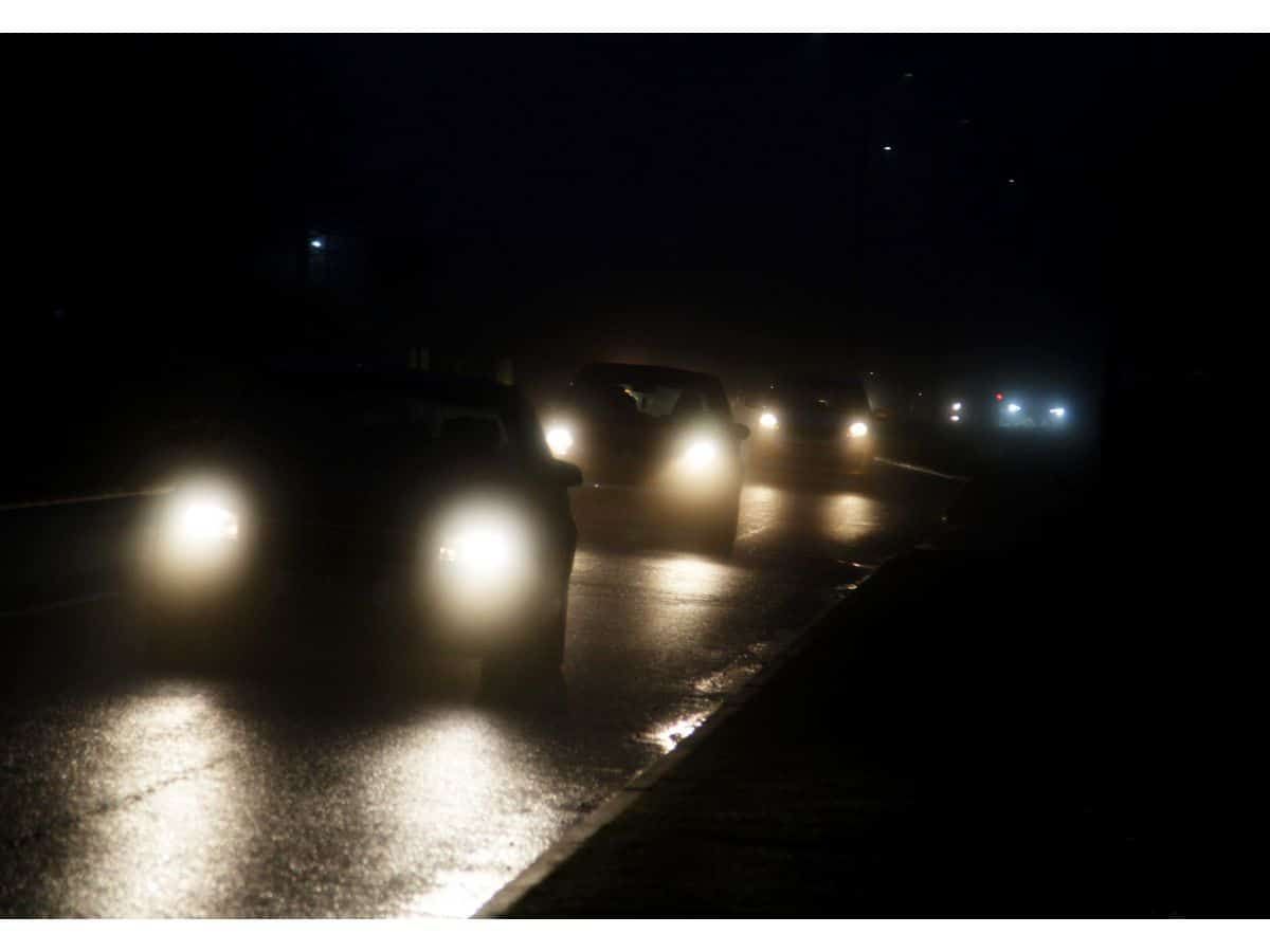 Comment gérer les phares des autres conducteurs en conduisant la nuit ?