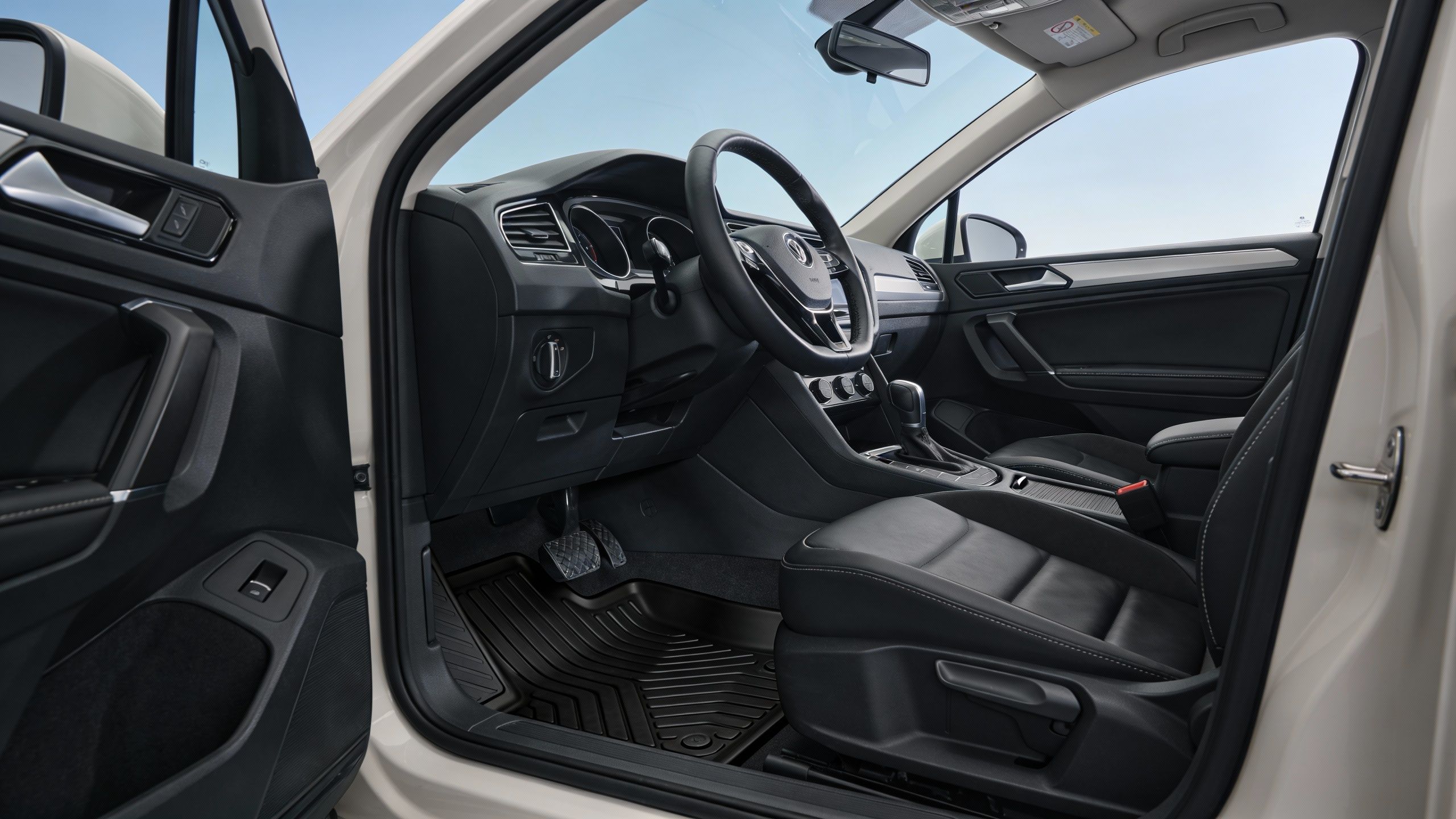 Tapis de sol en caoutchouc pour voiture : bien choisir, entretenir et sécuriser son habitacle